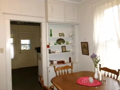 Dining - 147 Walnut St, Seneca, IL 61360 photo 2 of 3