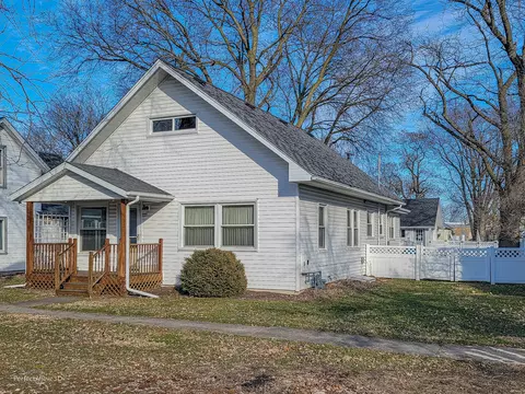 Exterior - 506 7th St, Mazon, IL 60444 photo 2 of 5
