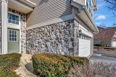 15128 Pinewood Rd, Lockport, IL 60441
