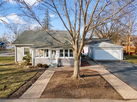 804 Jefferson Ave, Saint Charles, IL 60174