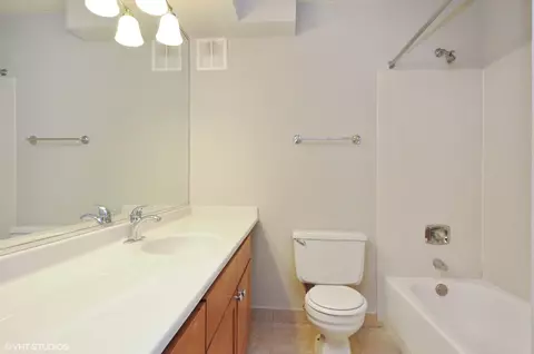 30 E Huron St #2408, Chicago, IL 60611 photo 7