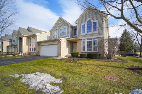 89 Andover Cir, Northbrook, IL 60062
