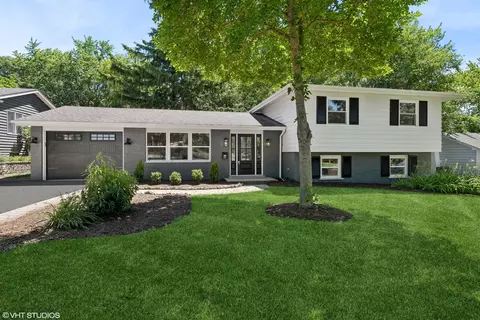 909 S Grove Ave, Barrington, IL 60010