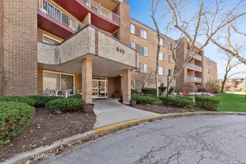 945 E Kenilworth Ave #420, Palatine, IL 60074