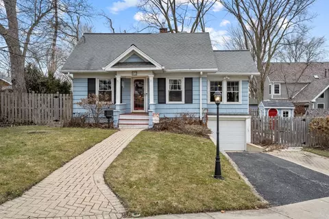 872 Hill Ave, Glen Ellyn, IL 60137