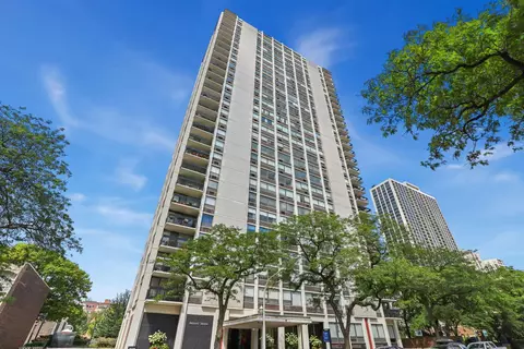 1455 N Sandburg Ter #1006, Chicago, IL 60610