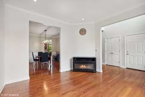 Living - 2250 Ottawa St, Des Plaines, IL 60016 photo 4 of 6