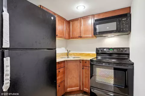 Kitchen - 2250 Ottawa St, Des Plaines, IL 60016 photo 4 of 4