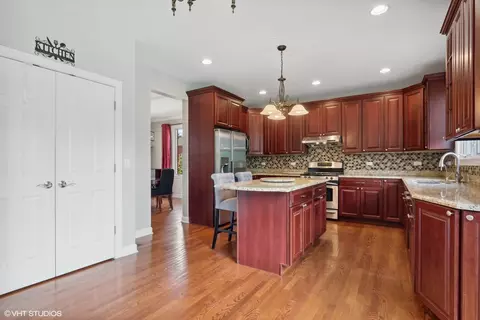 Kitchen - 2250 Ottawa St, Des Plaines, IL 60016 photo 2 of 4