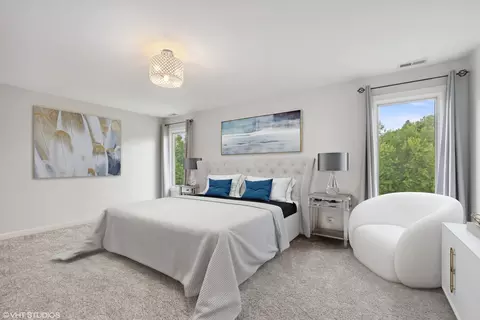 Bedroom - 2250 Ottawa St, Des Plaines, IL 60016 photo 2 of 7