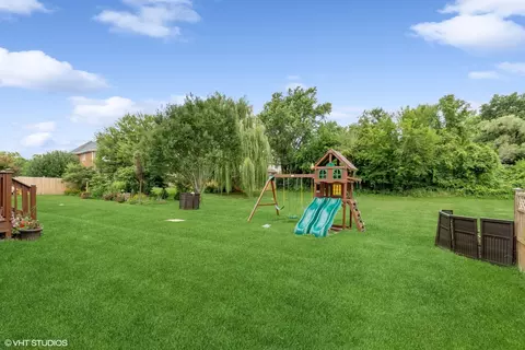 Exterior - 2250 Ottawa St, Des Plaines, IL 60016 photo 3 of 3