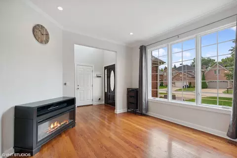Living - 2250 Ottawa St, Des Plaines, IL 60016 photo 3 of 6