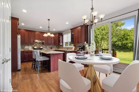 Dining - 2250 Ottawa St, Des Plaines, IL 60016 photo 2 of 3