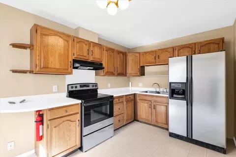 Kitchen - 1404 Maplepark Dr, Champaign, IL 61821 photo 2 of 2