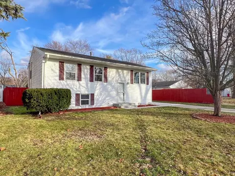 1404 Maplepark Dr, Champaign, IL 61821