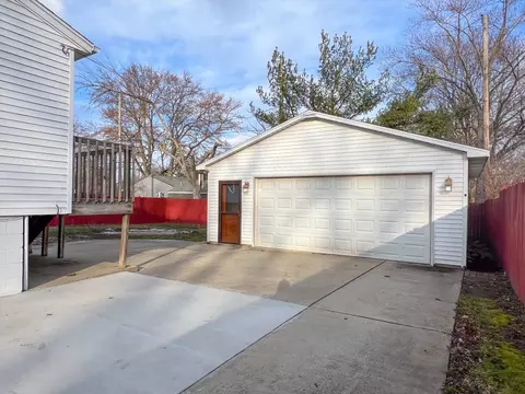 Exterior - 1404 Maplepark Dr, Champaign, IL 61821 photo 4 of 10