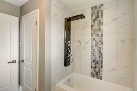 Bath - 10905 S Lowe Ave, Chicago, IL 60628 photo 2 of 4