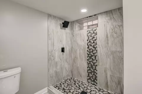Bath - 10905 S Lowe Ave, Chicago, IL 60628 photo 4 of 4