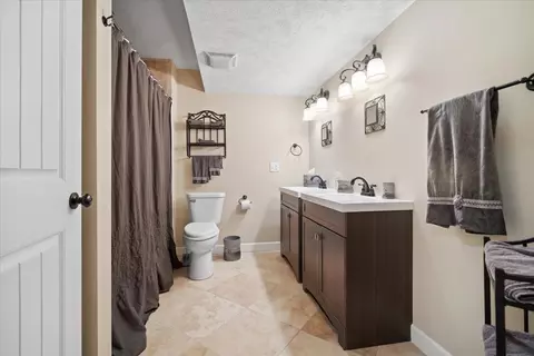 Bath - 2432 Corinth Ln, Normal, IL 61761 photo 5 of 6