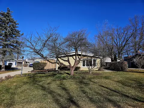 3114 Greenbriar Dr, Glenview, IL 60025
