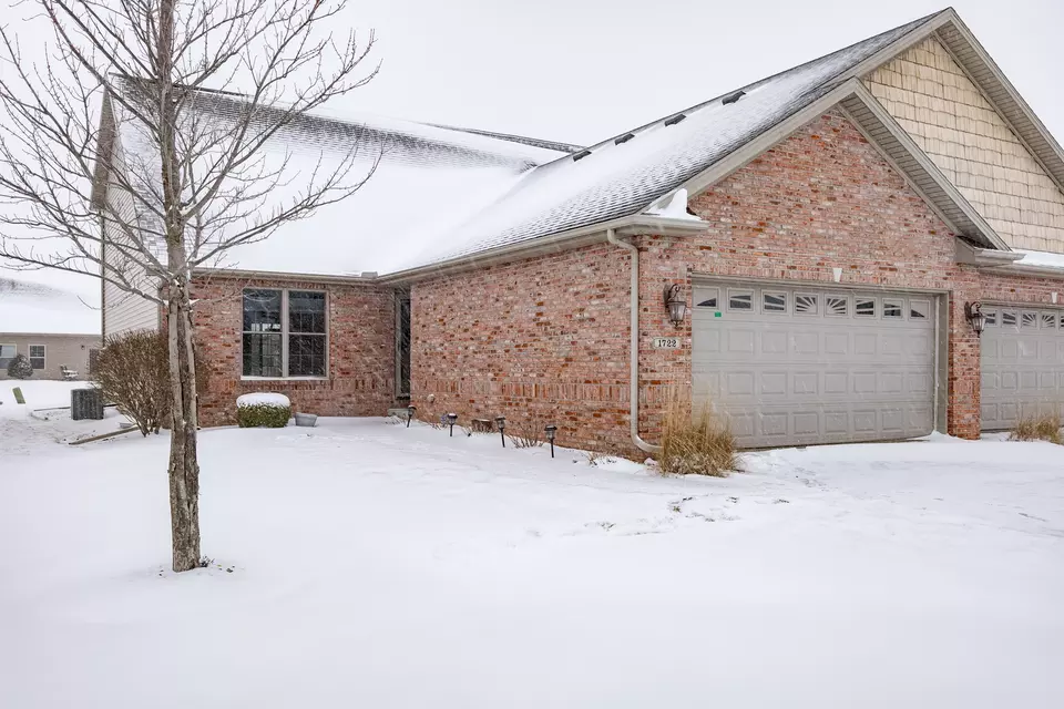 1722 Dunraven Rd 1722, Bloomington, IL 61704 33 Photos Movoto