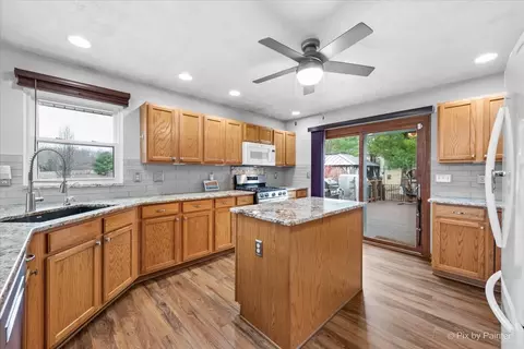 Kitchen - 1786 Gainsboro Ave, Davis, IL 61019 photo 3 of 5