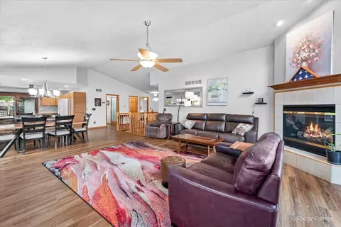 Living - 1786 Gainsboro Ave, Davis, IL 61019 photo 3 of 5