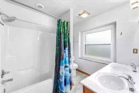Bath - 1786 Gainsboro Ave, Davis, IL 61019 photo 2 of 4