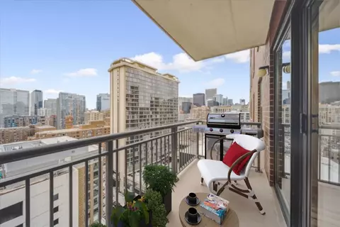Exterior - 41 E 8th St #1606, Chicago, IL 60605 photo 1 of 4