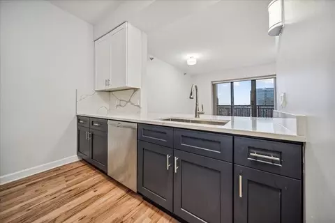 Kitchen - 41 E 8th St #1606, Chicago, IL 60605 photo 2 of 3
