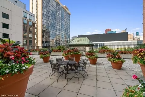 Exterior - 41 E 8th St #1606, Chicago, IL 60605 photo 4 of 4