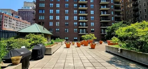 Exterior - 41 E 8th St #1606, Chicago, IL 60605 photo 3 of 4