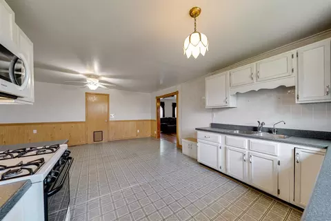 305 E Douglas St, Carlock, IL 61725 photo 4