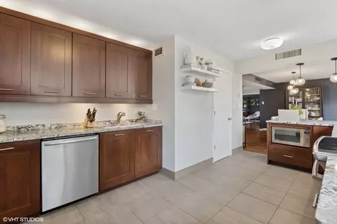 Kitchen - 1 E Schiller St #11A, Chicago, IL 60610 photo 3 of 3