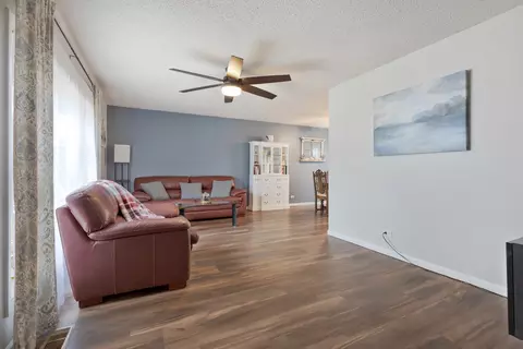 1191 Independence Dr, Bartlett, IL 60103 photo 3