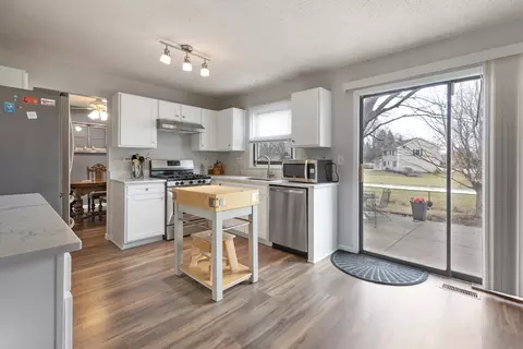 1191 Independence Dr, Bartlett, IL 60103 photo 10