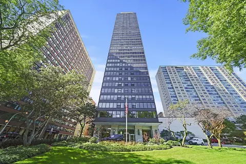 3150 N Lake Shore Dr #10F, Chicago, IL 60657