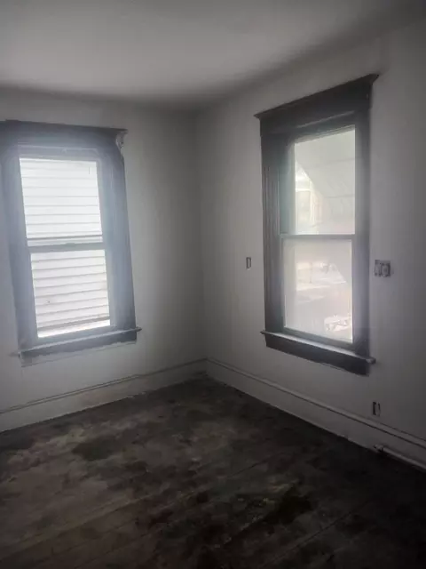 908 S 1st St, Springfield, IL 62704 photo 8