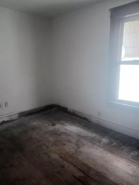 908 S 1st St, Springfield, IL 62704 photo 7