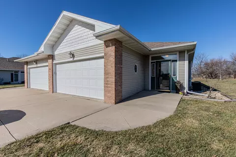 305 Bryant Woods Dr #8, Princeton, IL 61356