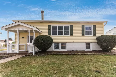 8825 Golfview Dr, Orland Park, IL 60462