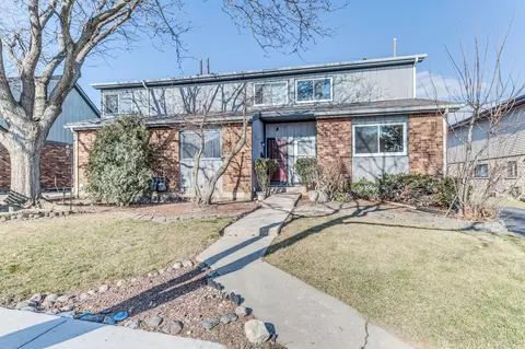 664-668 Rosner Dr, Roselle, IL 60172