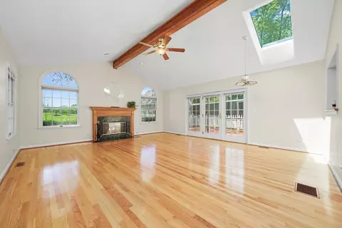 Living - 2525 Glenview Rd, Glenview, IL 60025 photo 1 of 3