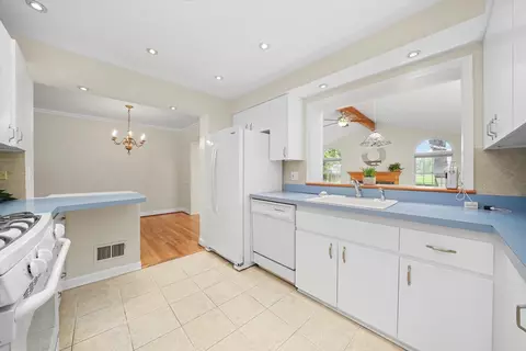 Kitchen - 2525 Glenview Rd, Glenview, IL 60025 photo 3 of 4