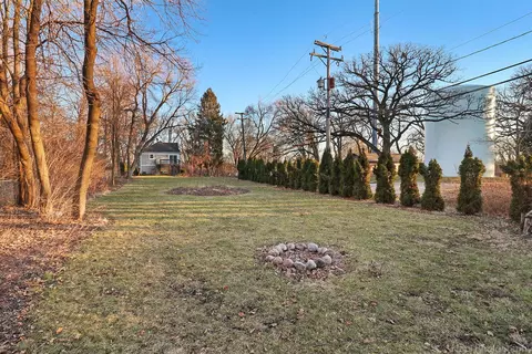 Exterior - 1100 Geringer Rd, Algonquin, IL 60102 photo 6 of 8