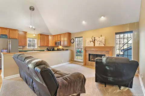 Living - 1100 Geringer Rd, Algonquin, IL 60102 photo 1 of 3