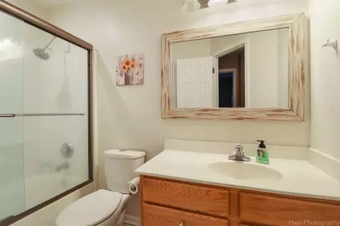 Bath - 1100 Geringer Rd, Algonquin, IL 60102 photo 2 of 3