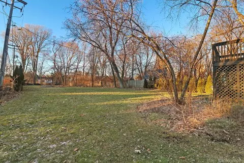 Exterior - 1100 Geringer Rd, Algonquin, IL 60102 photo 5 of 8
