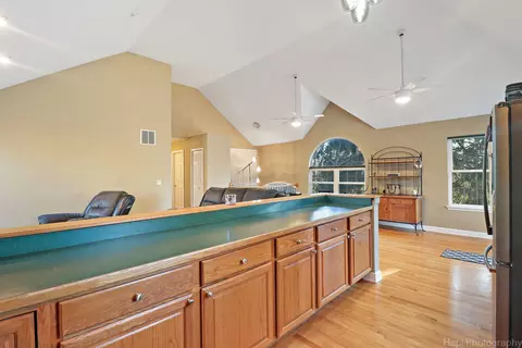 Kitchen - 1100 Geringer Rd, Algonquin, IL 60102 photo 2 of 2