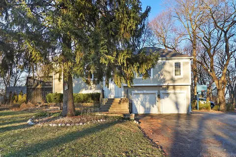 Exterior - 1100 Geringer Rd, Algonquin, IL 60102 photo 2 of 8
